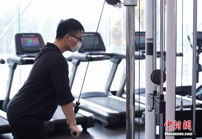 Data Map: A citizen exercises in a gym in Tengda Building, Haidian District, Beijing. Xinhua News Agency reporter Hou Yushe